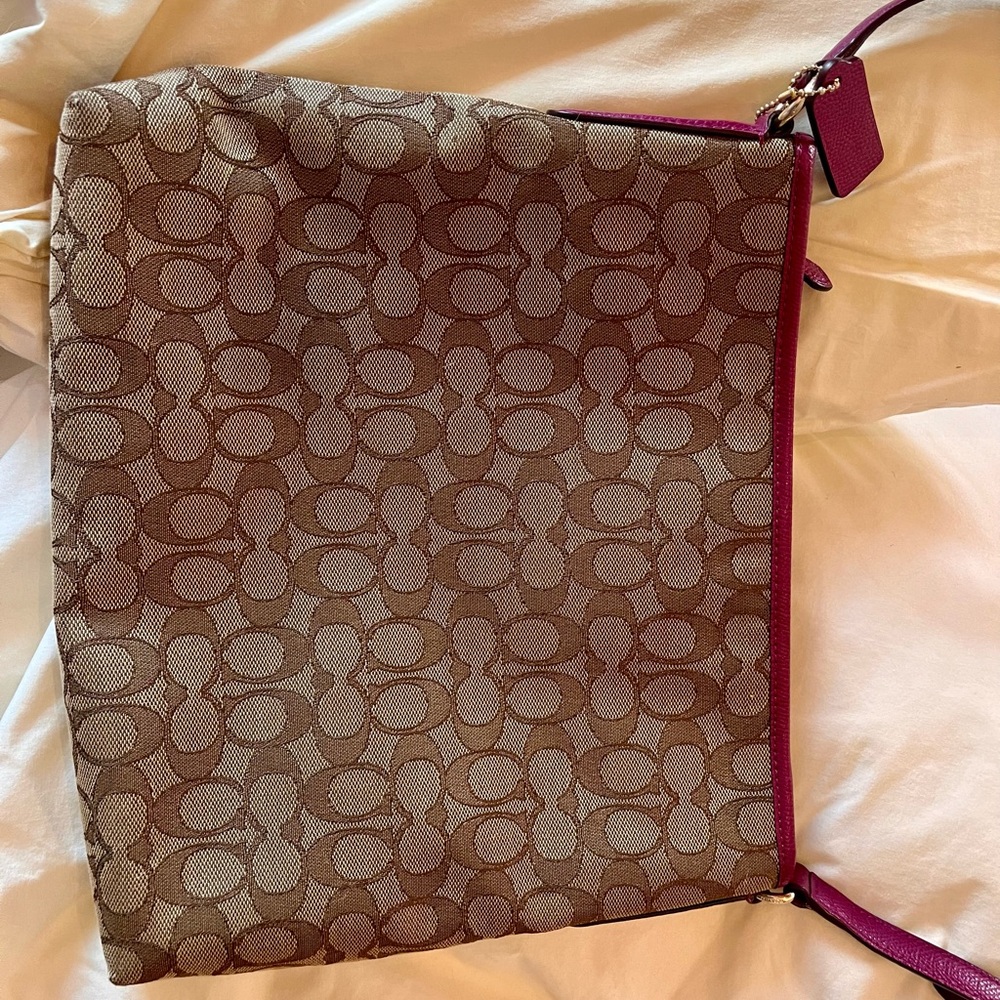Coach Signature Crossbody - Picture 2 of 9